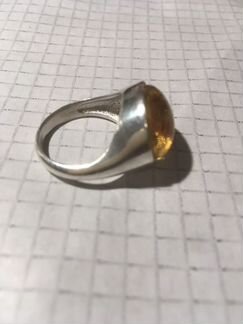 Серебряное кольцо с янтарем