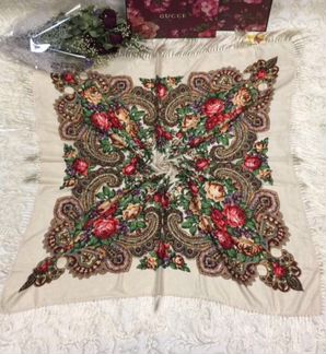 Платок с кисточками