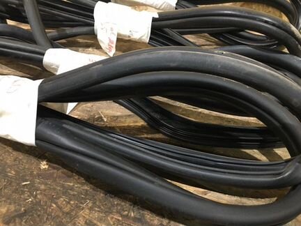 Уплотнитель двери задний левый Hyundai Ix 35 G4KD