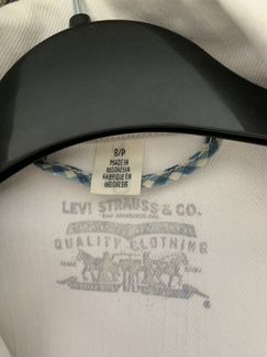 Белая джинсовая куртка Levi’s S