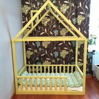 Монтессори напольная кровать домик