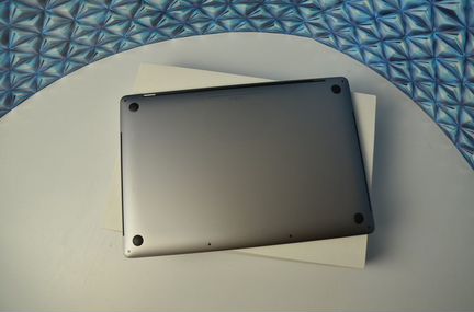MacBook Pro 15 2018 256Gb Space Gray 270 циклов