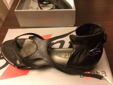 Босоножки кожаные