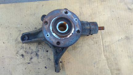 Кулак передний правый Ситроен С4 Пикассо