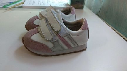 Кроссовки для девочки