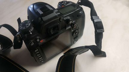 Зеркальный фотоаппарат Nikon d7000 тушка
