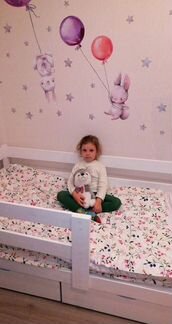 Кровать детская из дерева с матрасом