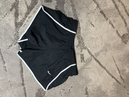 Спортивные шорты Nike для девочки