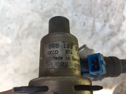 Топливная рейка рампа 1.6 06B133317A VW Passat B5