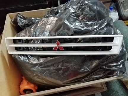 Решетка радиатора митсубиси кольт iv Mitsubishi Co