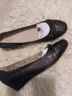 Туфли на танкетке