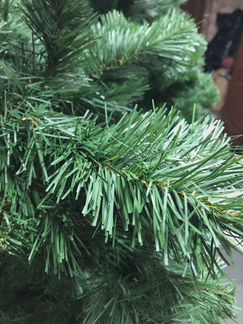 Елка искусственная, елочные гирлянды, статуэтки