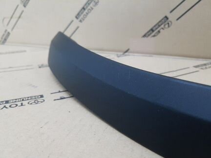 Накладка бампера передняя правая Toyota Fortuner 2