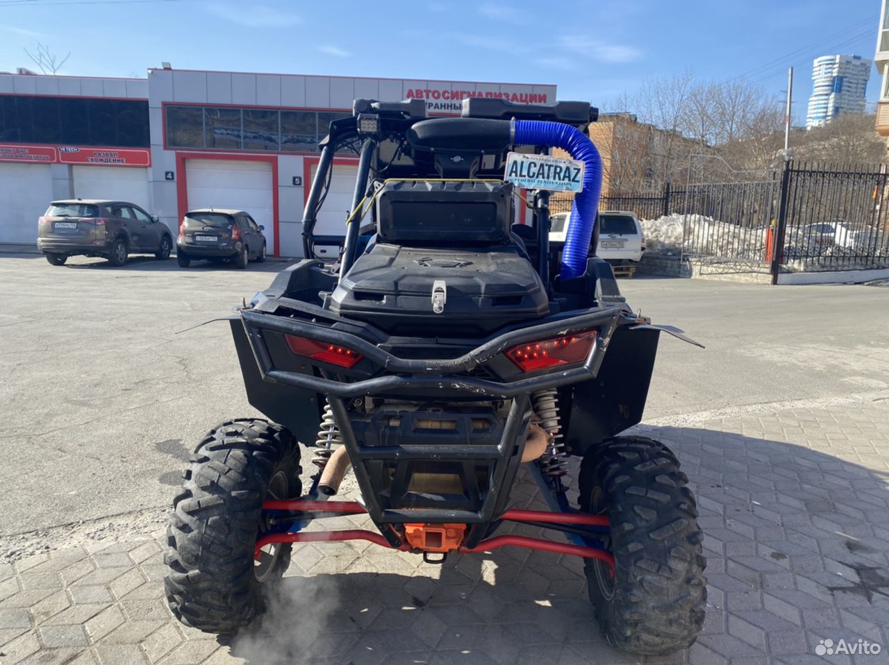 Polaris RZR 1000 машина