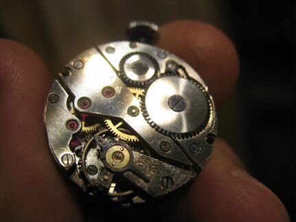 Старые механические часы Швейцария
