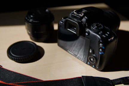 Canon EOS 100D Kit 18-55mm IS STM + 50mm f/1.8
