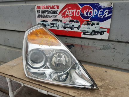 Фара передняя правая Kia Carnival 2006-2011