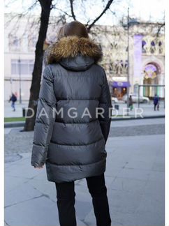 Пуховик серый новый с мехом енота