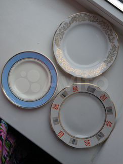 Тарелки и дерев. толкушка, ложки, блюдца, рюмки